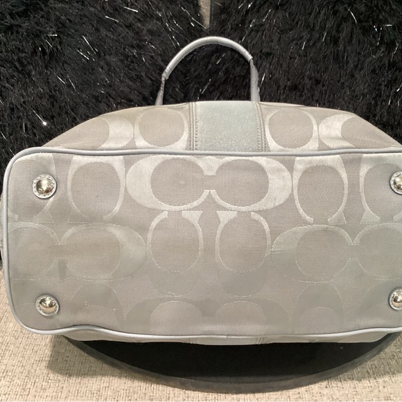Coach kisslock shoulder bag in gray canvas monogram with silver hardware - Picture 9 of 9